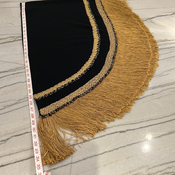Vintage Austrian Black & Gold Shawl with Pattern and Fringe 100% virgin wool - Picture 12 of 16